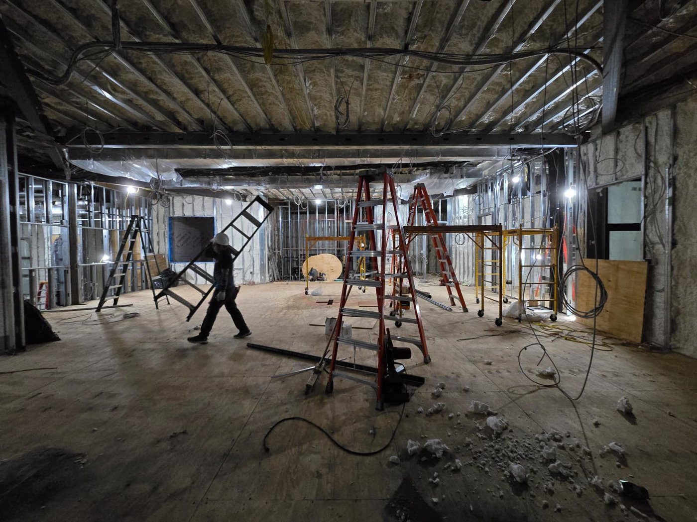 התחלת הבניה בצאנז קלויזנבורג בחודש אב האחרון