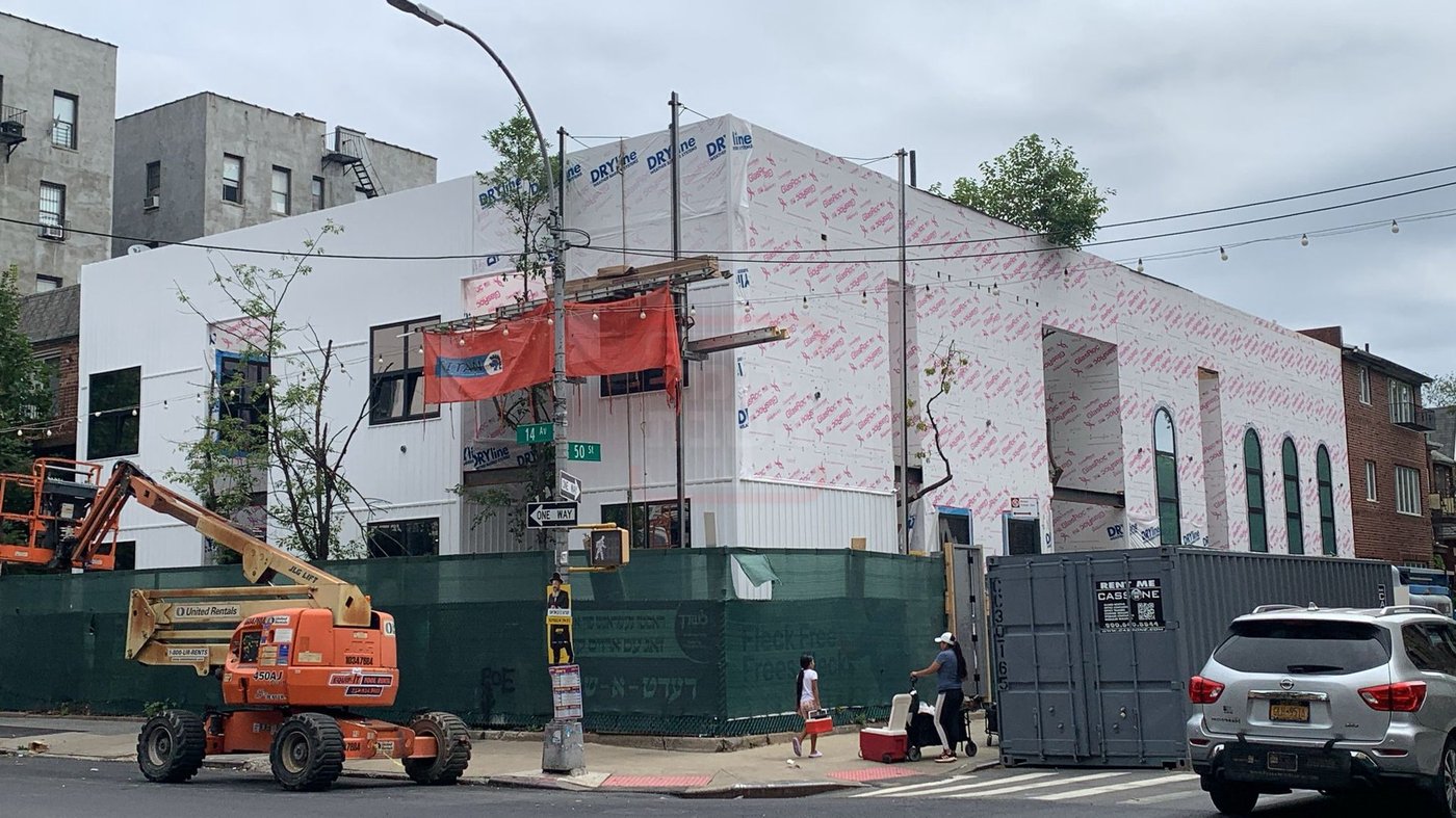 התחלת הבניה בצאנז קלויזנבורג בחודש אב האחרון