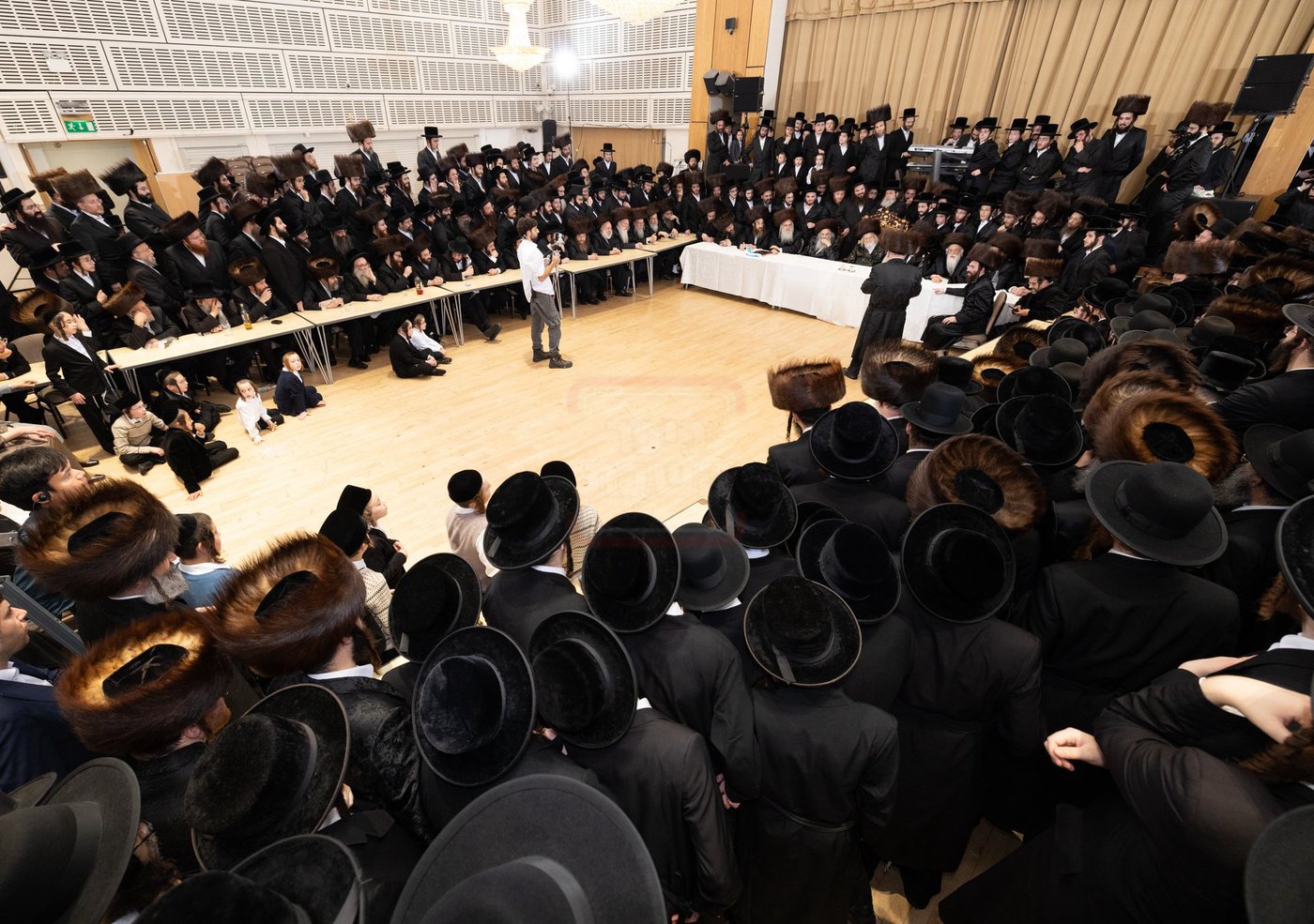 האדמו"ר ממונקאטש בביקור בלונדון