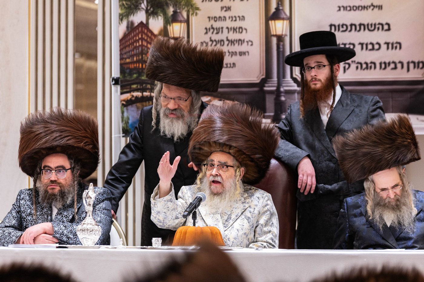 סיום מס' קידושין ע"י ילדי סאטמאר בוויליאמסבורג