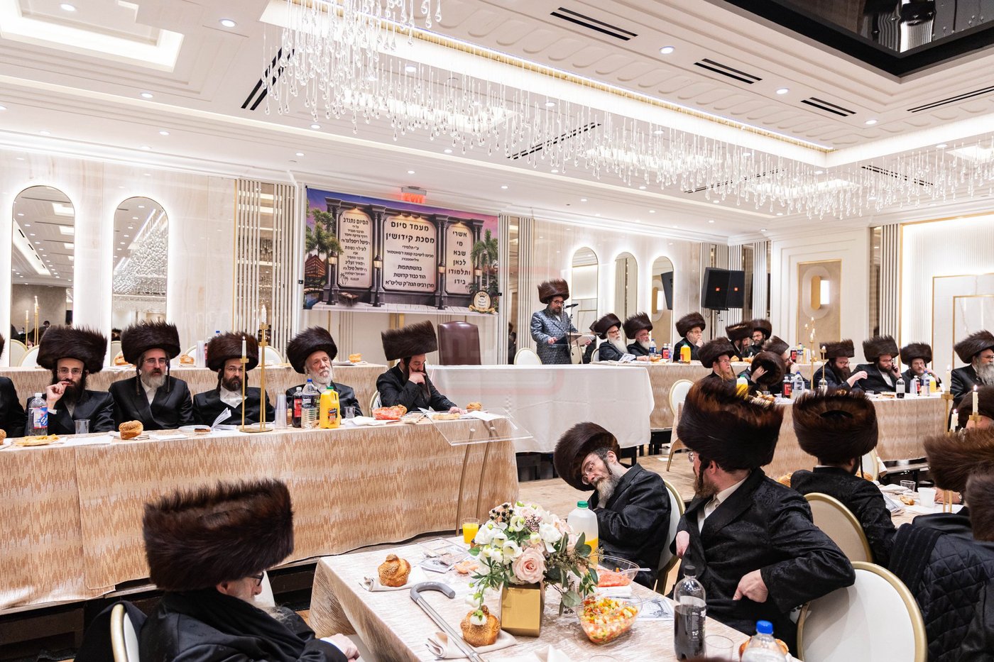 סיום מס' קידושין ע"י ילדי סאטמאר בוויליאמסבורג