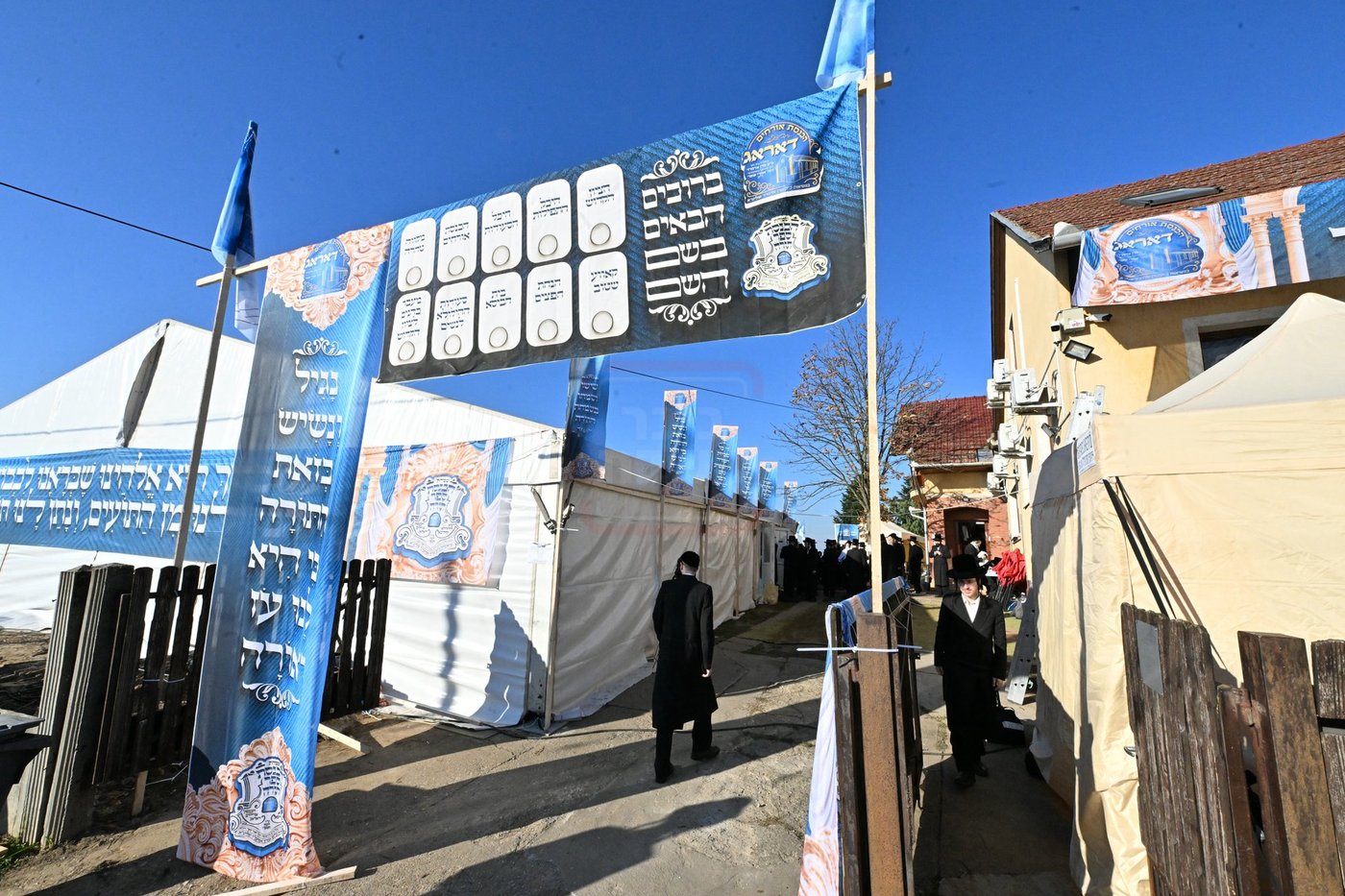 מעמד הכנסת ספר תורה בעיירת דארג