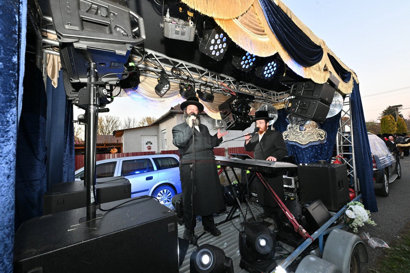 מעמד הכנסת ספר תורה בעיירת דארג