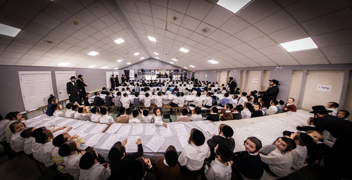 האדמו"ר מבאבוב 45 בביקור בת"ת בעיר יוניאן