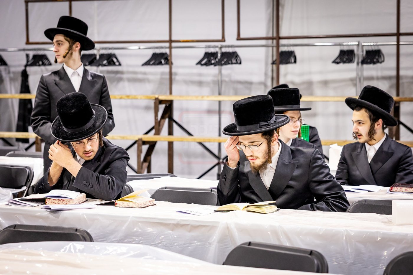 ההכנות לשב"ק בצל האדמו"ר מבאבוב 45 בעיר יוניאן