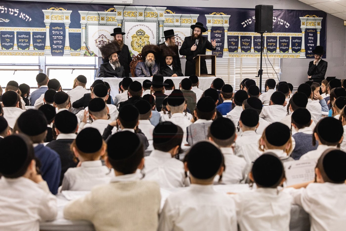 האדמו"ר מבאבוב 45 בביקור בת"ת בעיר יוניאן