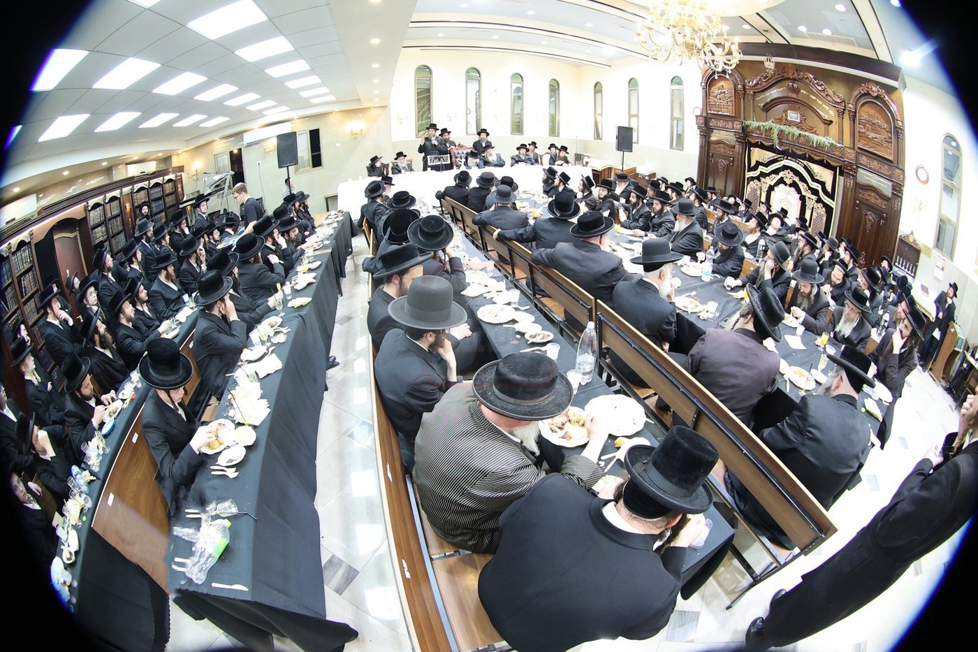 סעודת הודאה בקרעטשניף י-ם