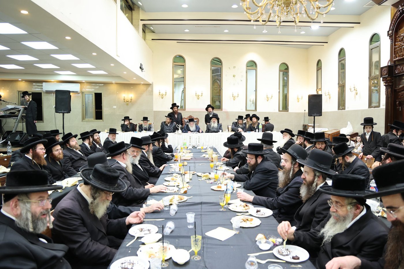 סעודת הודאה בקרעטשניף י-ם