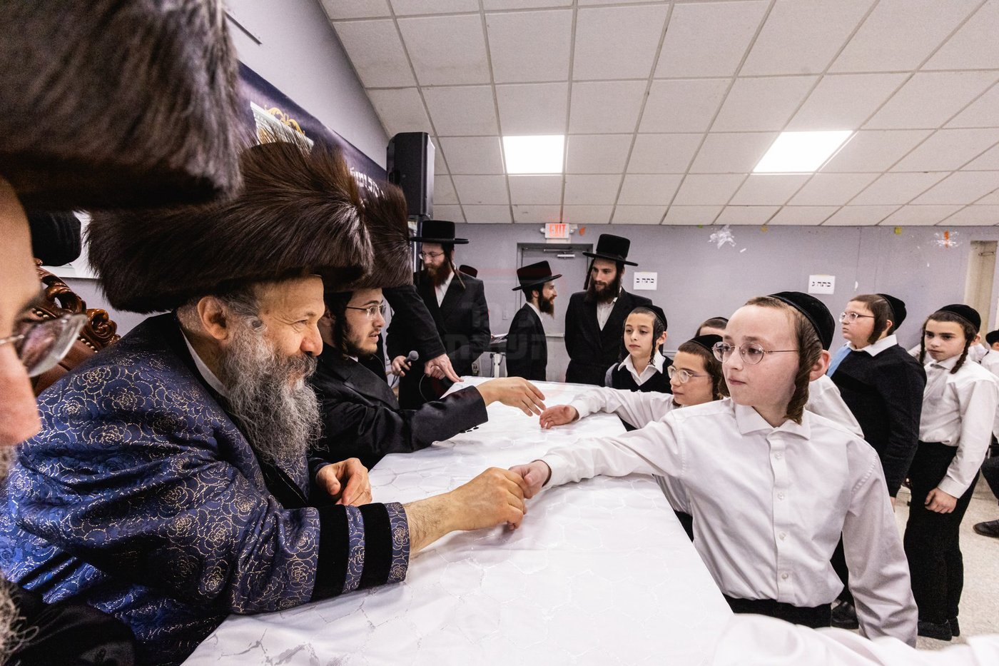 האדמו"ר מבאבוב 45 בביקור בת"ת בעיר יוניאן