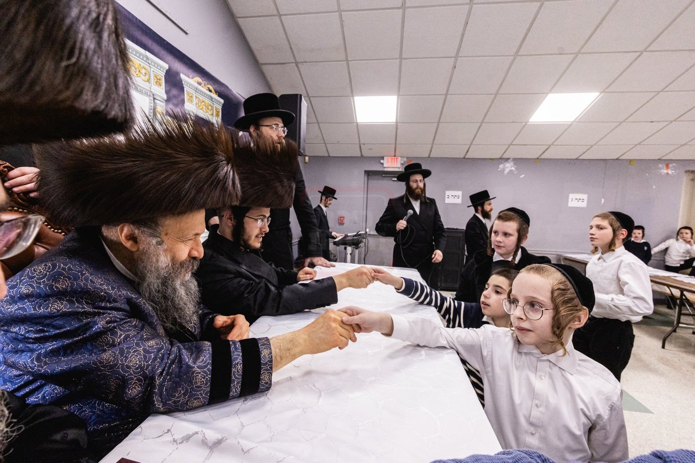 האדמו"ר מבאבוב 45 בביקור בת"ת בעיר יוניאן