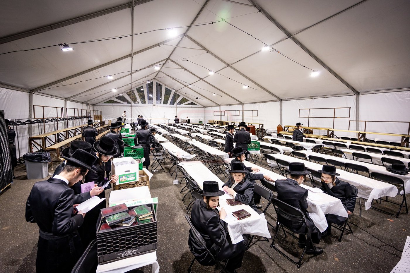 ההכנות לשב"ק בצל האדמו"ר מבאבוב 45 בעיר יוניאן