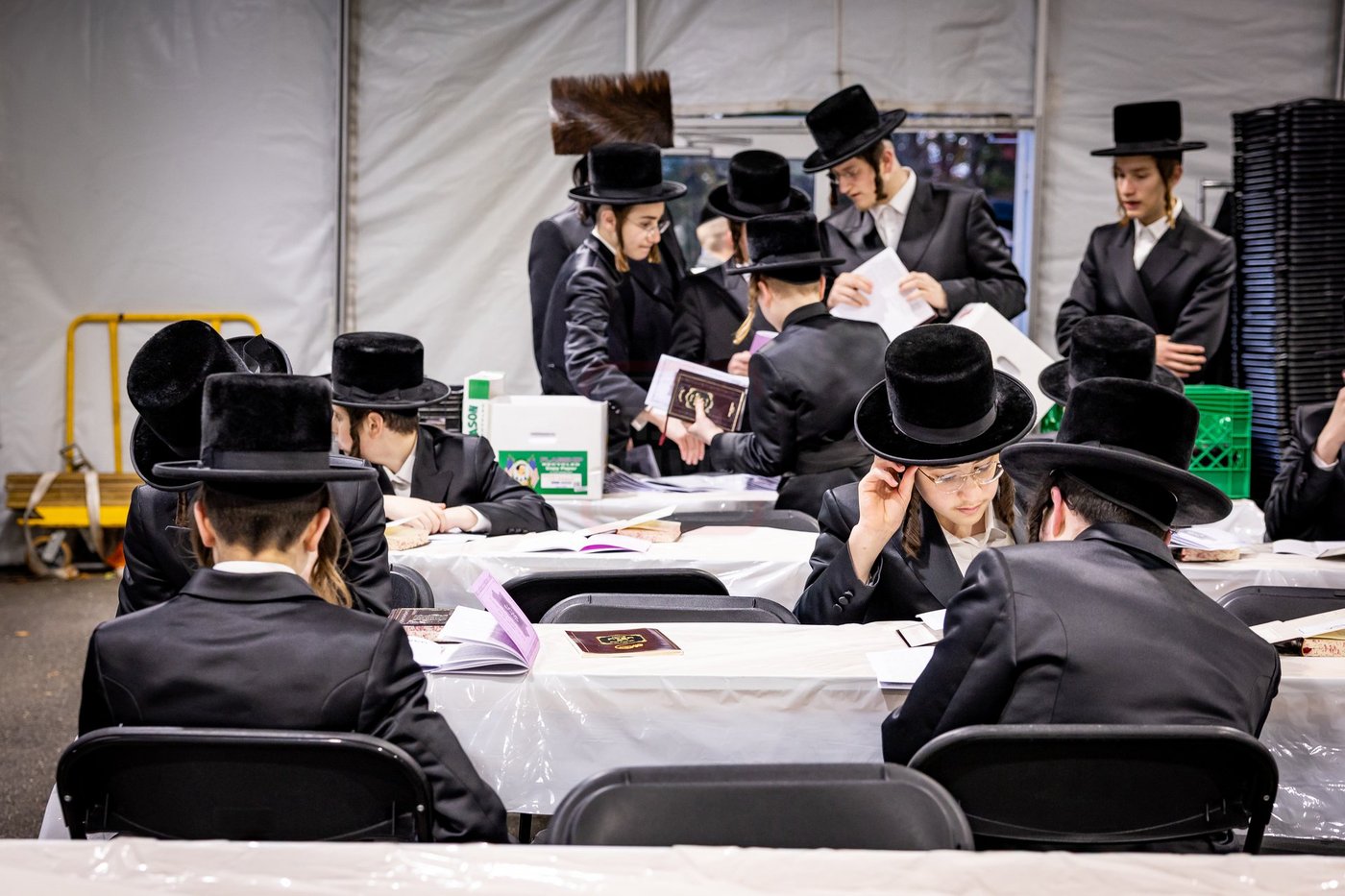 ההכנות לשב"ק בצל האדמו"ר מבאבוב 45 בעיר יוניאן