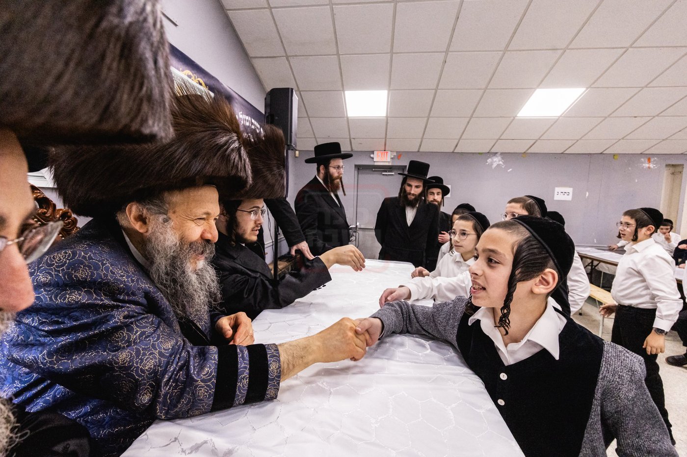 האדמו"ר מבאבוב 45 בביקור בת"ת בעיר יוניאן