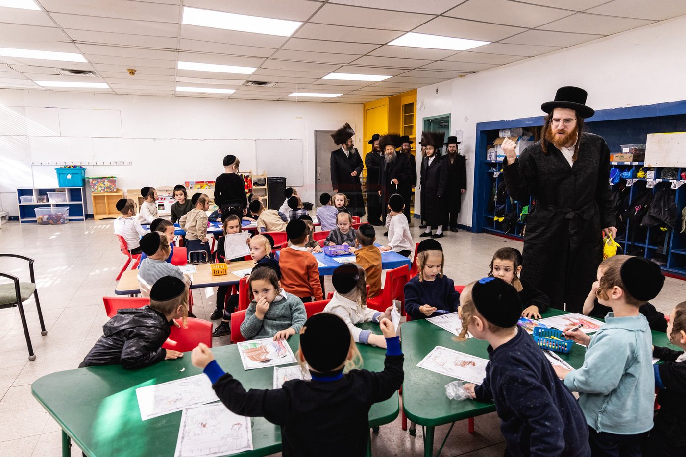 האדמו"ר מבאבוב 45 בביקור בת"ת בעיר יוניאן