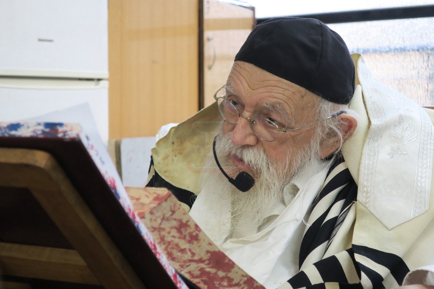 הגאון רבי מאיר גריינמן במסירת השיעור ביום היארצייט של 'החזון איש'