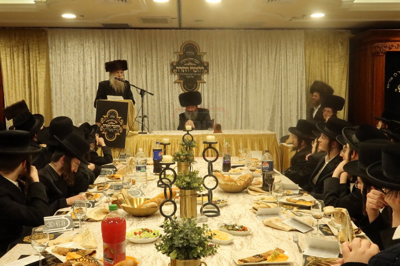 מעמד חלוקת פרסים ב'נחלת יעקב'