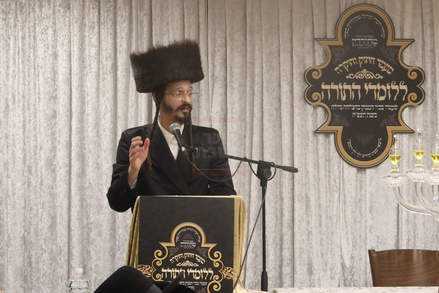 מעמד חלוקת פרסים ב'נחלת יעקב'