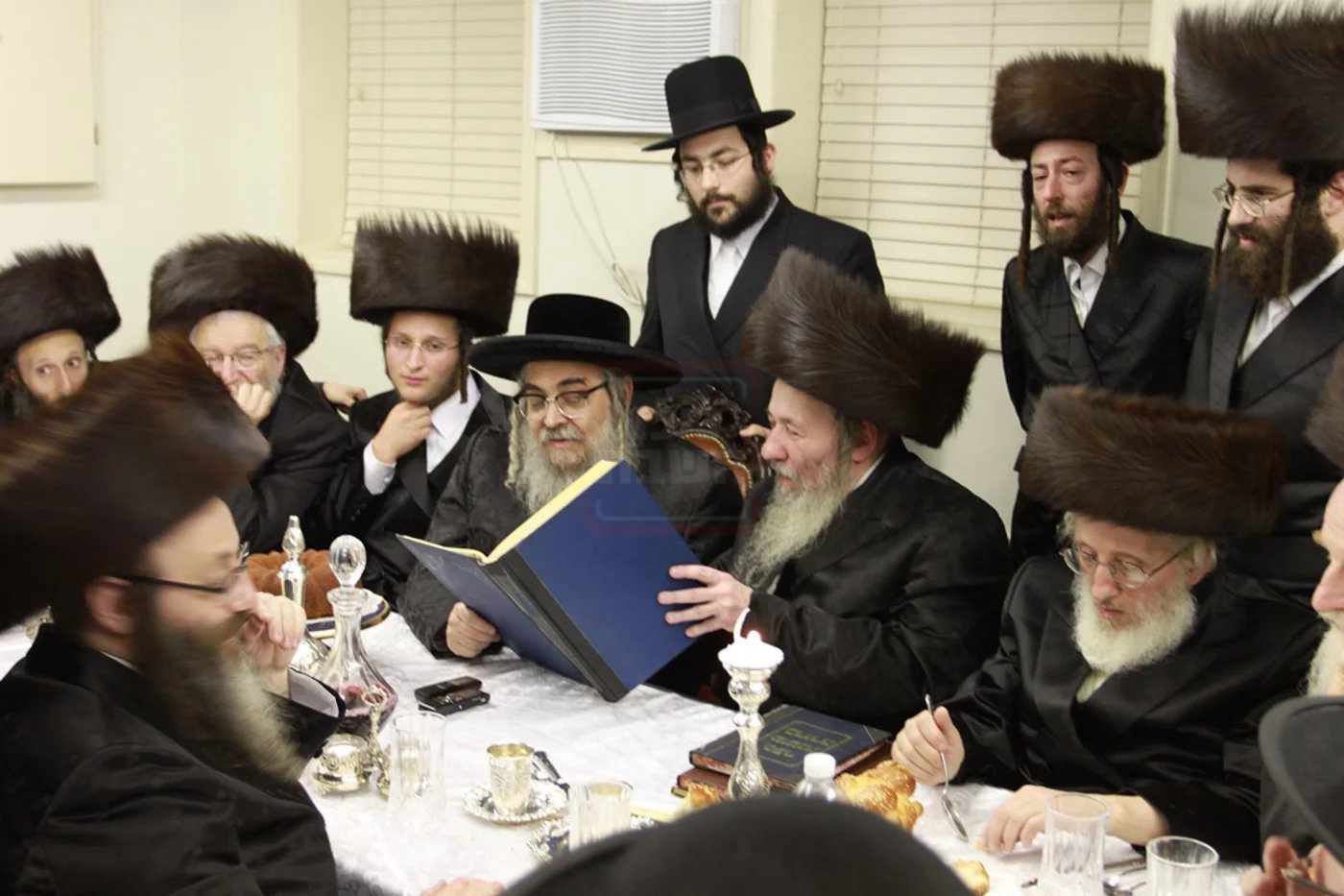 הרבי מסאטמר בדיון הלכתי עם הגה"צ רבי אליקים געציל בערקוביץ