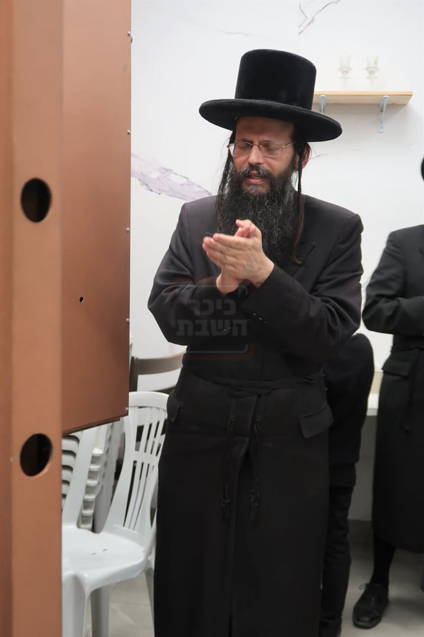 הכנסת ס"ת לביהמ"ד החסידי בשכונת מתחם הסופרים