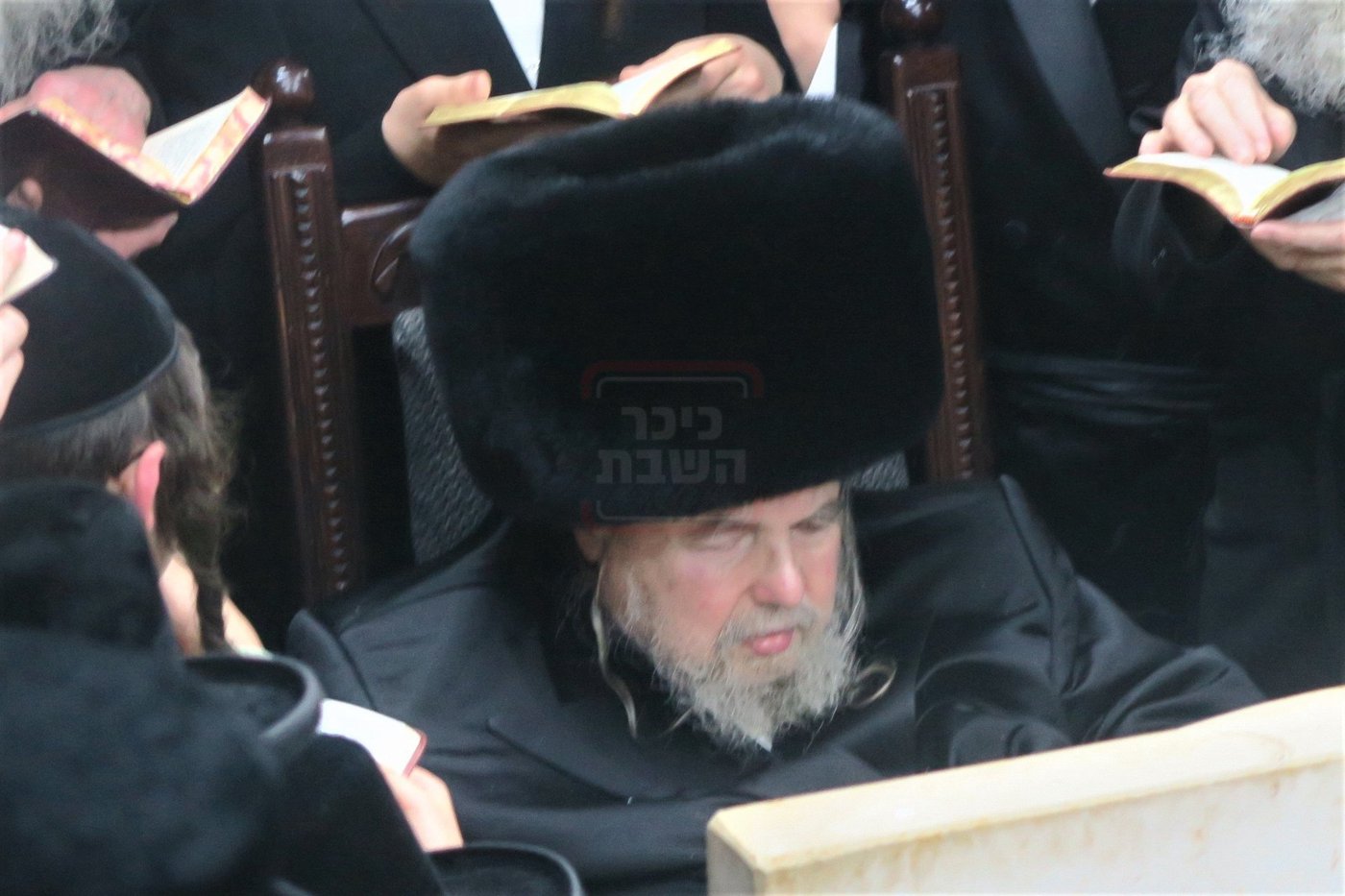 האדמו"ר מבעלזא בעליה לציון אביו זצ"ל בטבריה