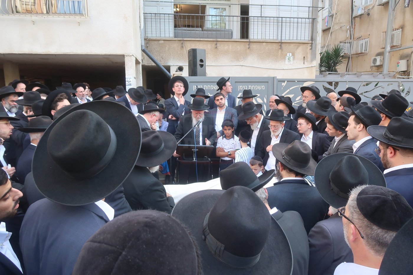 הלוויית הגאון רבי אליהו רפול זצ"ל