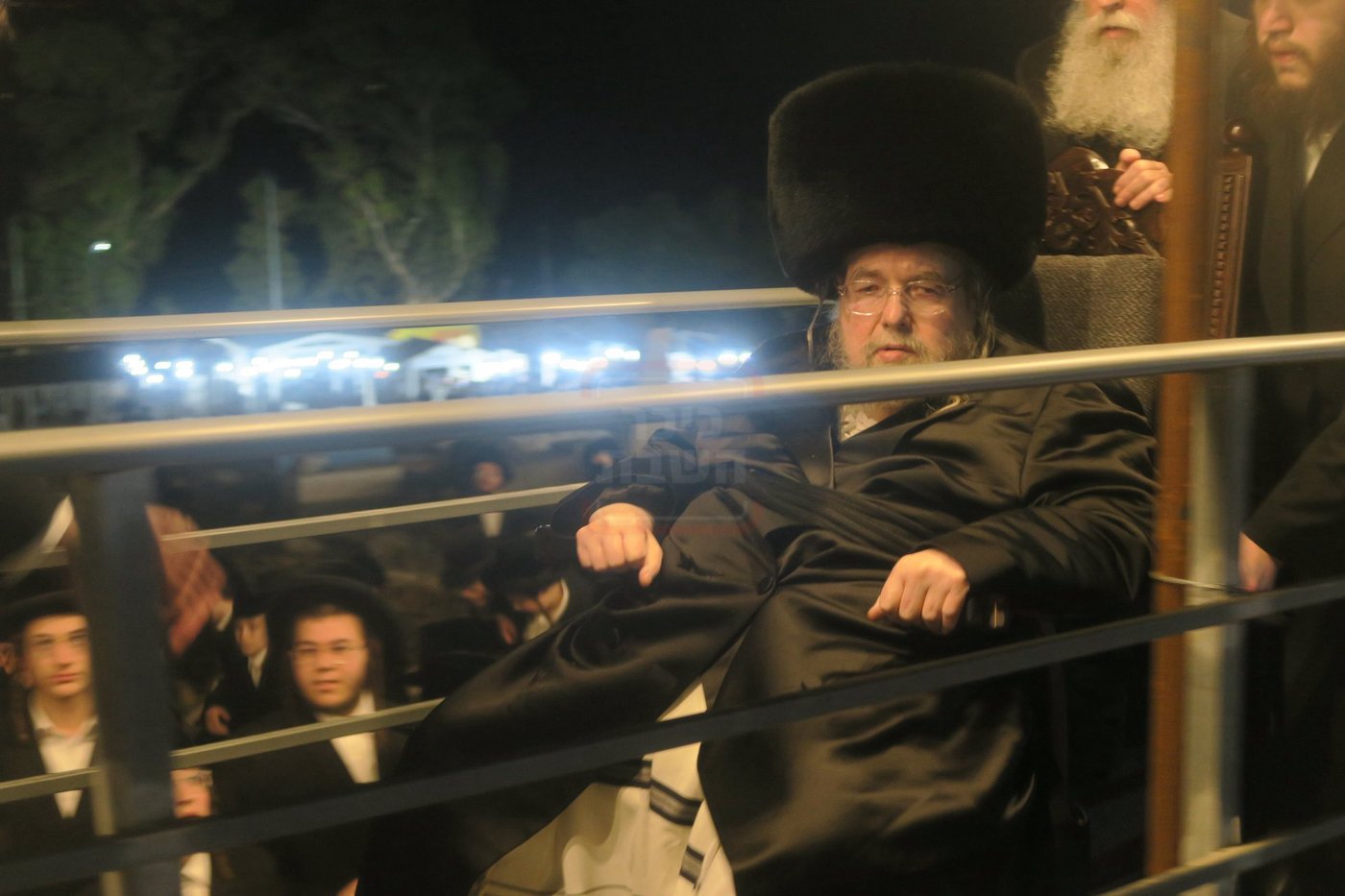 האדמו"ר מבעלזא בעליה לציון אביו זצ"ל בטבריה