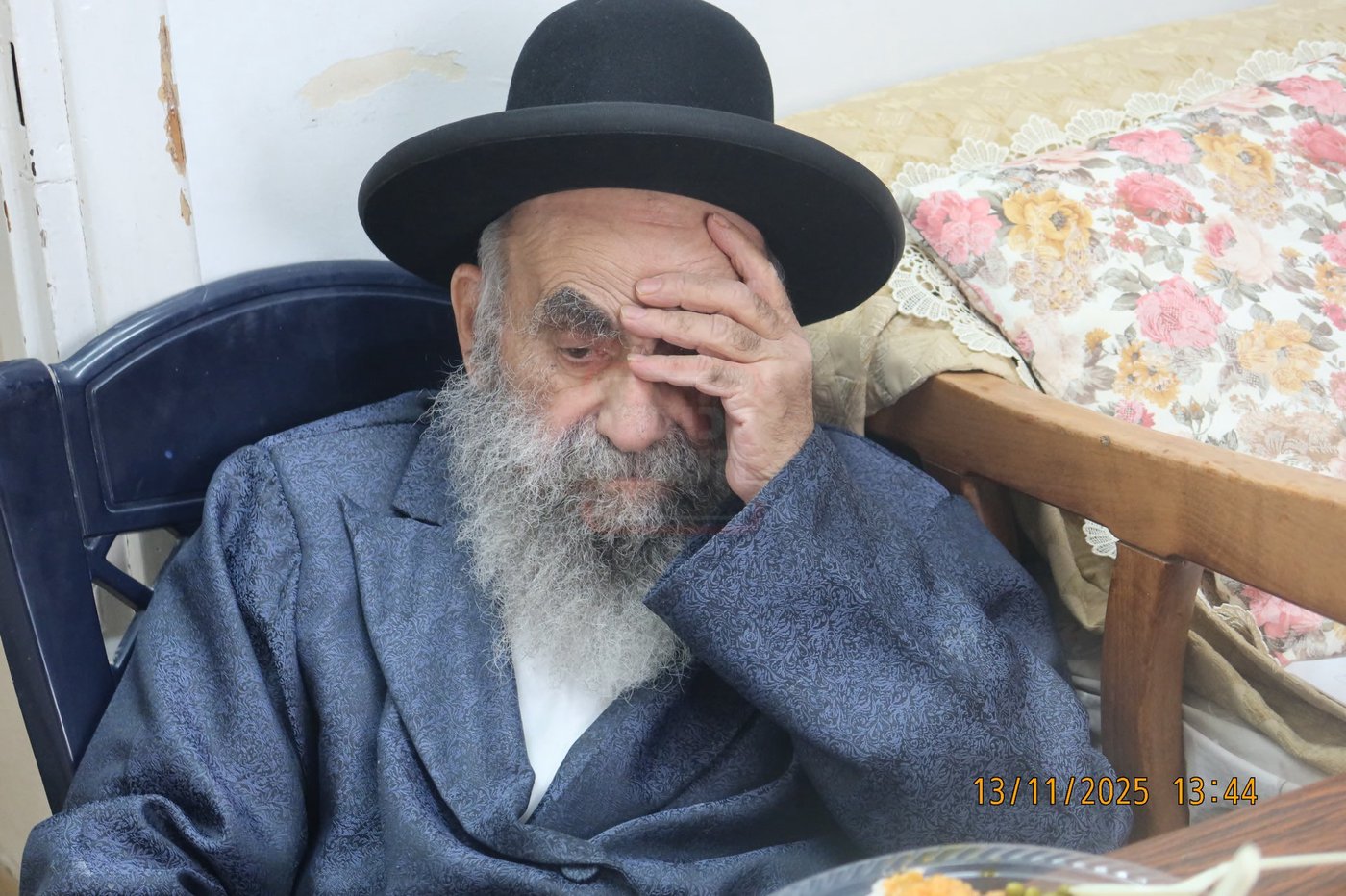 ניחום אבלים אצל הגר"מ צדקה