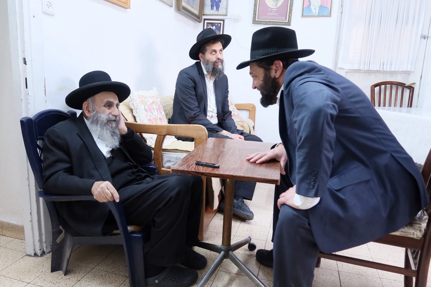 ניחום אבלים אצל הגר"מ צדקה