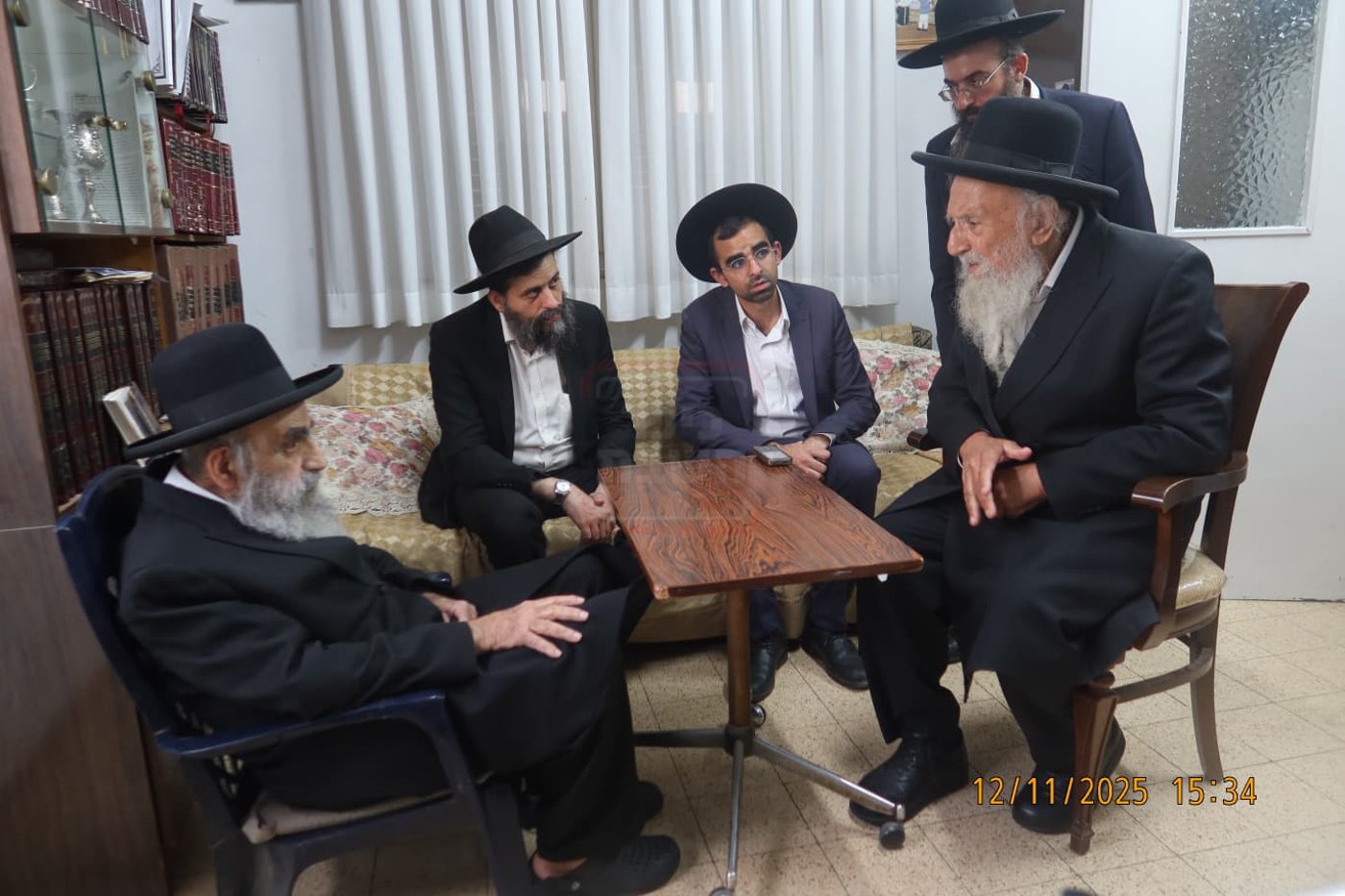 ניחום אבלים אצל הגר"מ צדקה