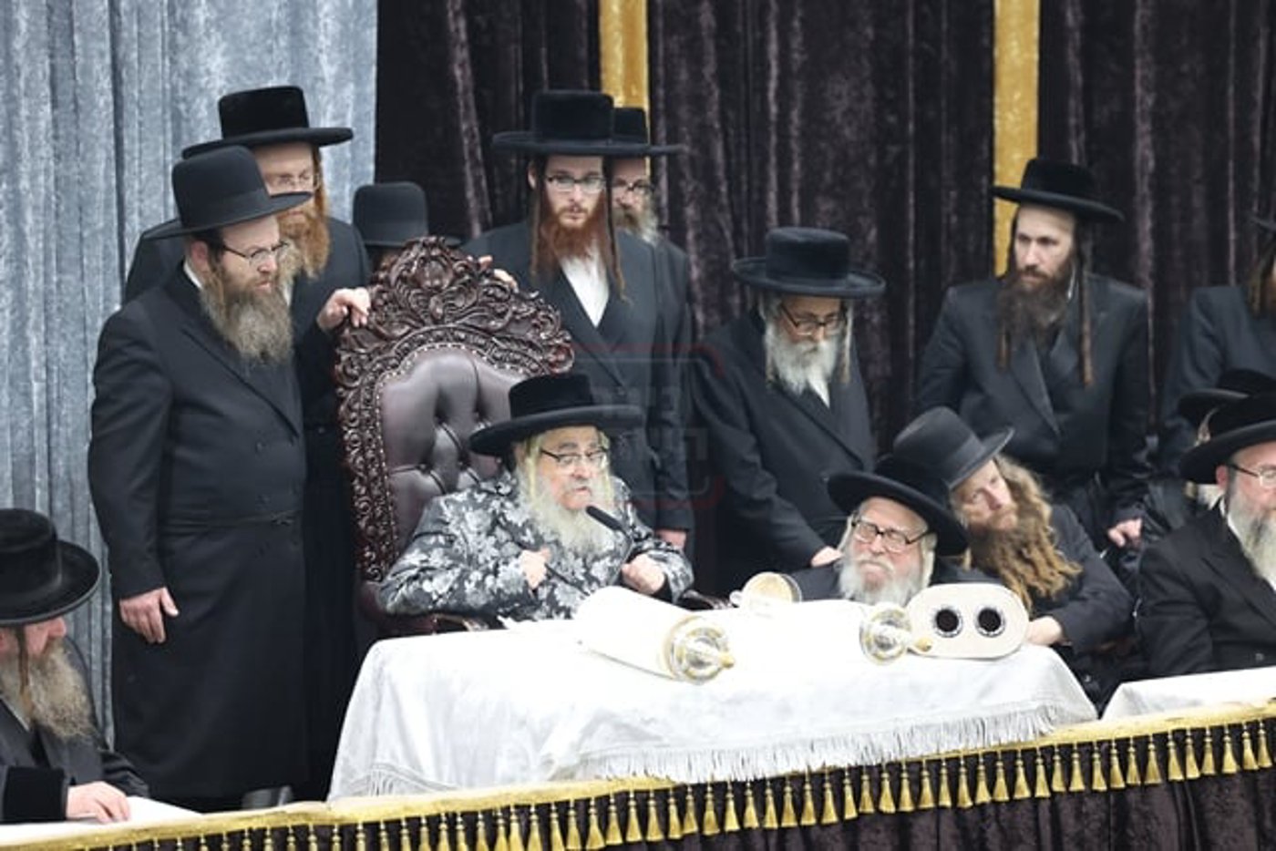 מעמד קבלת הפנים להאדמו"ר מסאטמר בשילוב סיום כתיבת ס"ת