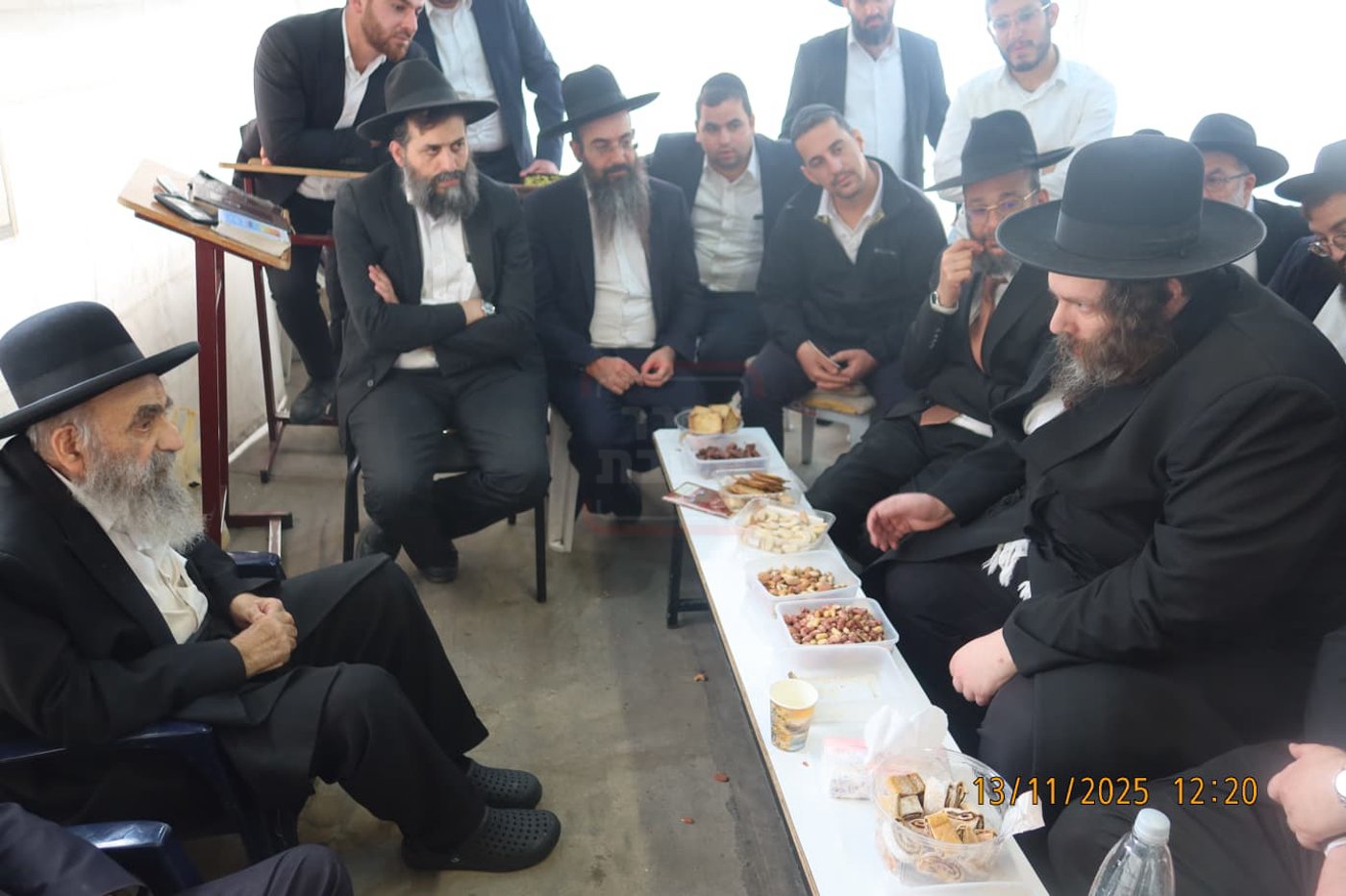 ניחום אבלים אצל הגר"מ צדקה