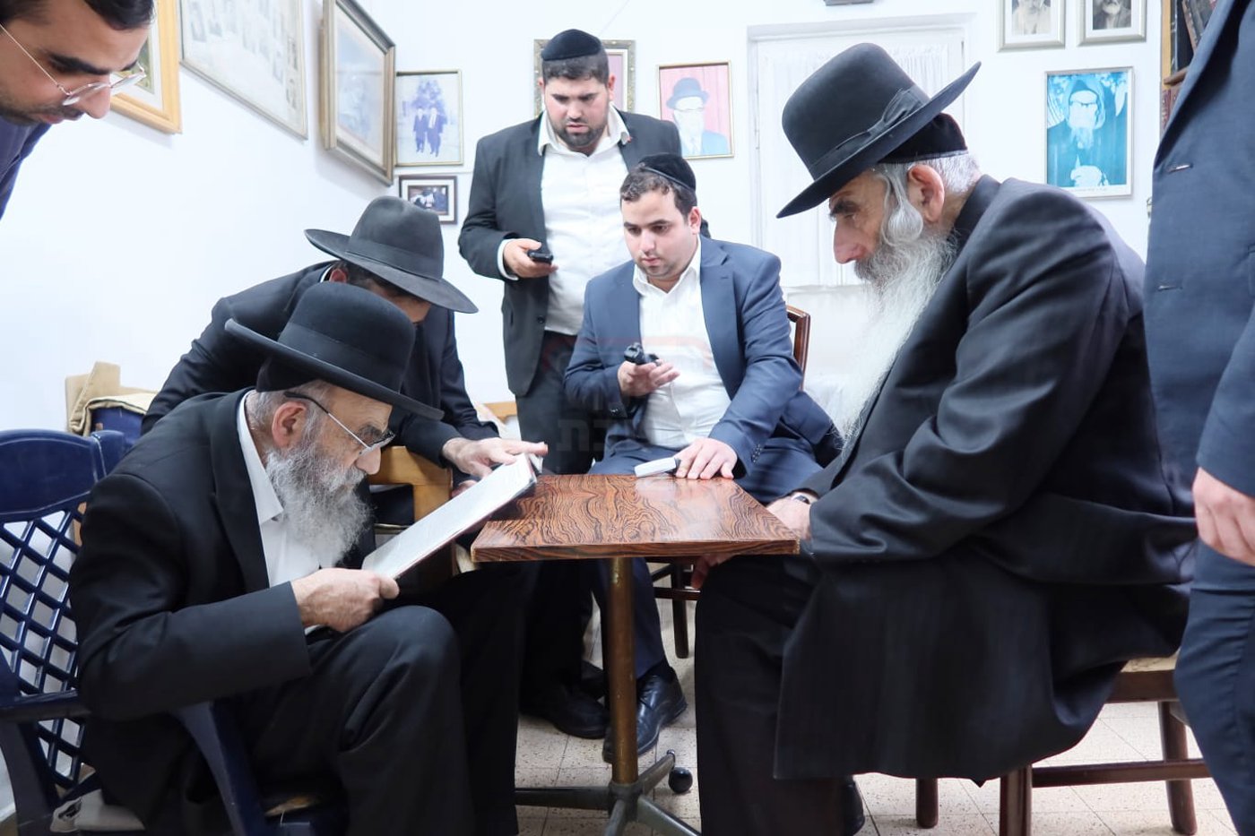 ניחום אבלים אצל הגר"מ צדקה