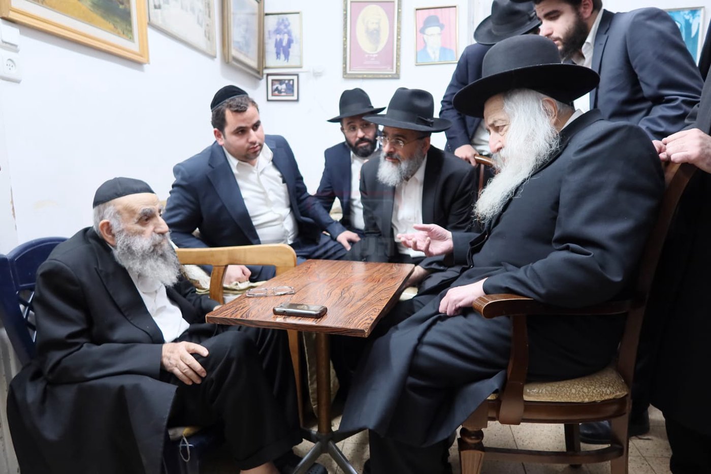 ניחום אבלים אצל הגר"מ צדקה