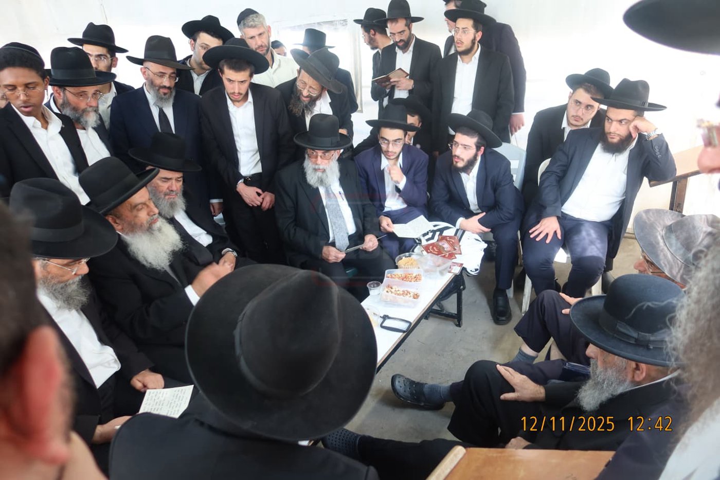 ניחום אבלים אצל הגר"מ צדקה