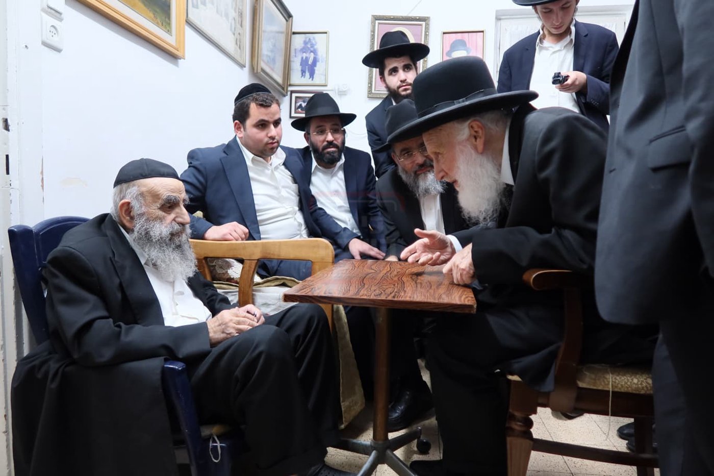 ניחום אבלים אצל הגר"מ צדקה