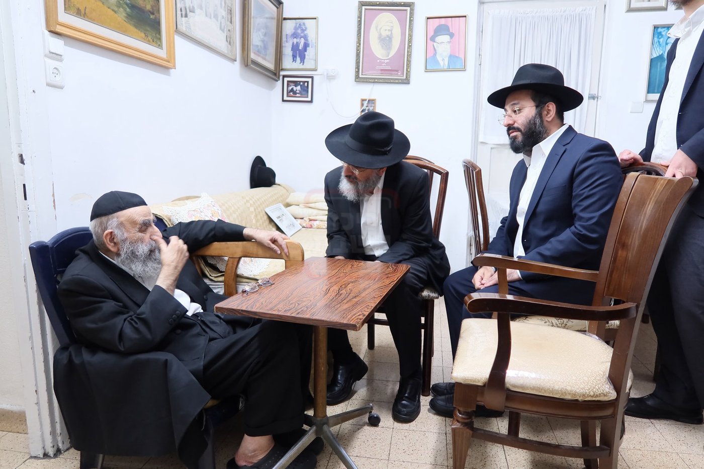 ניחום אבלים אצל הגר"מ צדקה