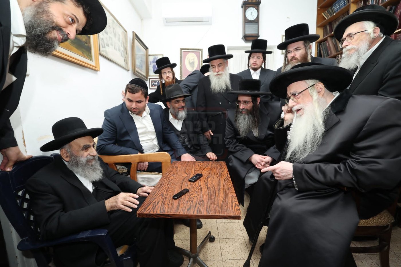 ניחום אבלים אצל הגר"מ צדקה