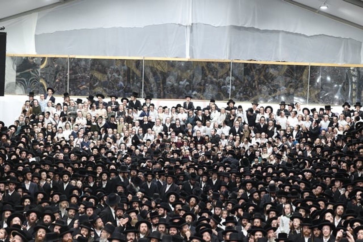 מעמד קבלת הפנים להאדמו"ר מסאטמר בשילוב סיום כתיבת ס"ת