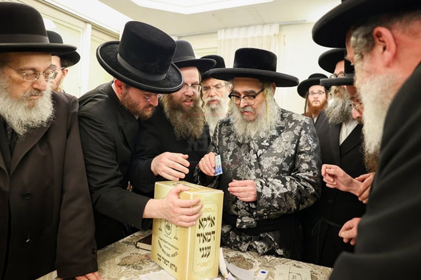 האדמו"ר מסאטמר בנתינת צדקה