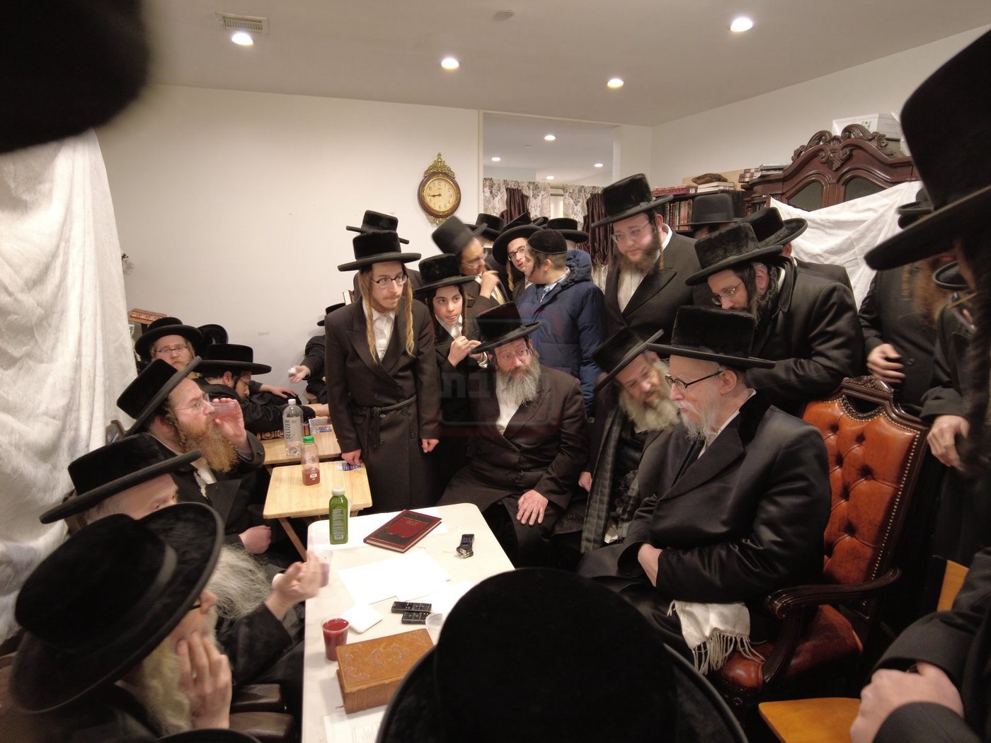 האדמו"ר מרחמסטריווקא מונסי בנילום אבלים אצל האדמו"ר מזידיטשויב פרעמיסלא