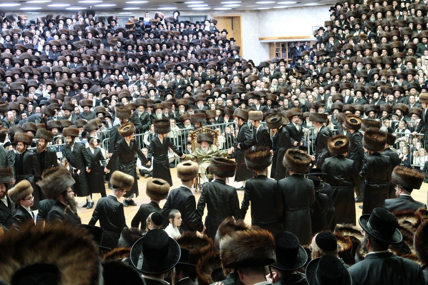 שמחת נישואי נכדת האדמו"ר מויז'ניץ, במונסי