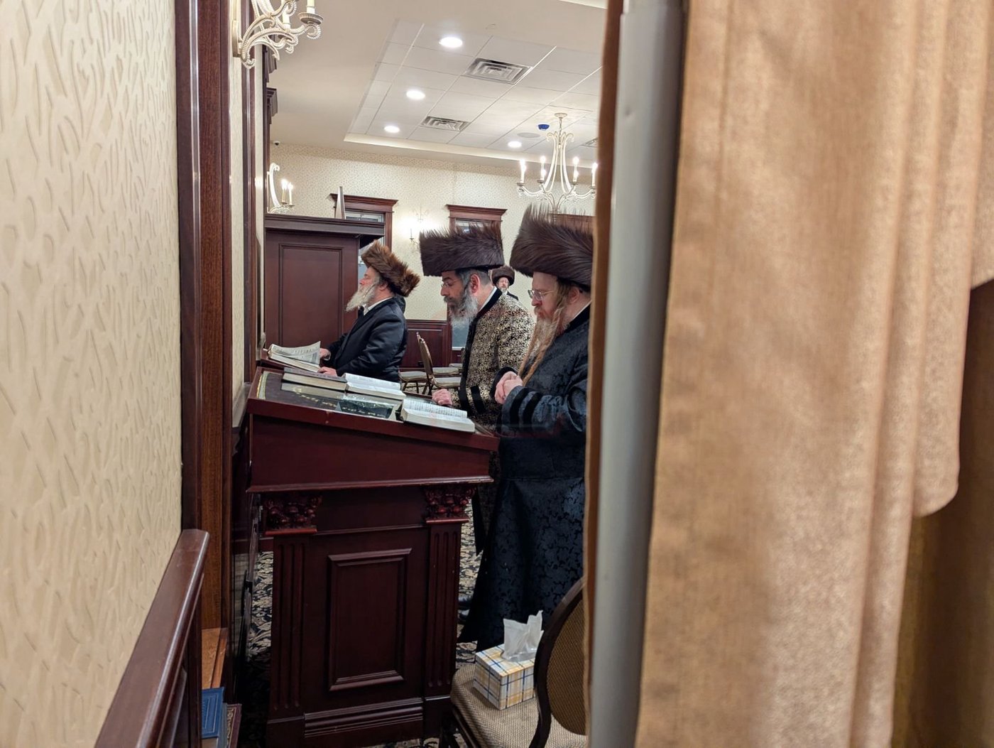 האדמו"ר משומרי אמונים בביקור בשיקאגו