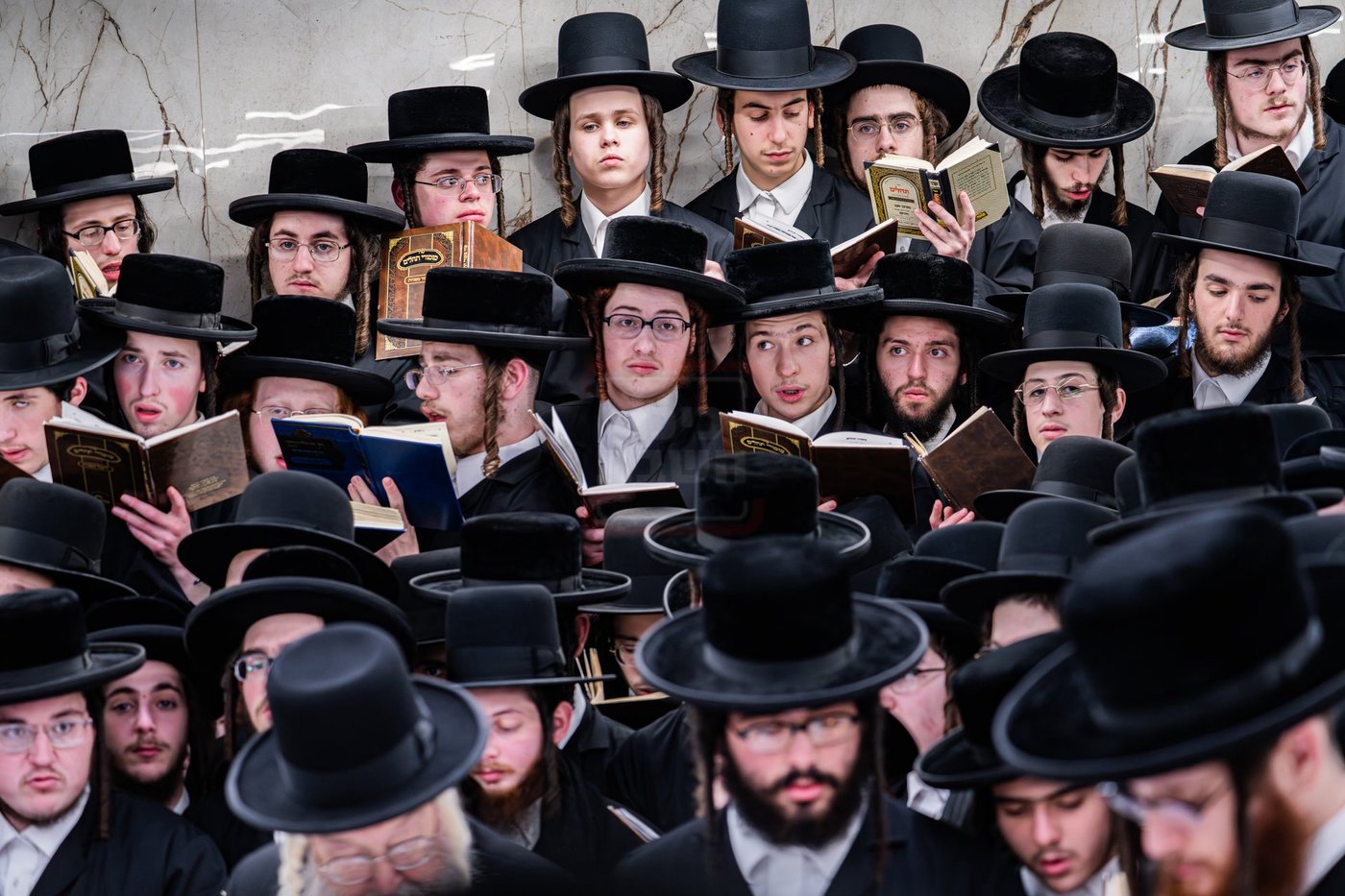 האדמו"ר מסאטמר בתפילה באוהל בית סאטמר