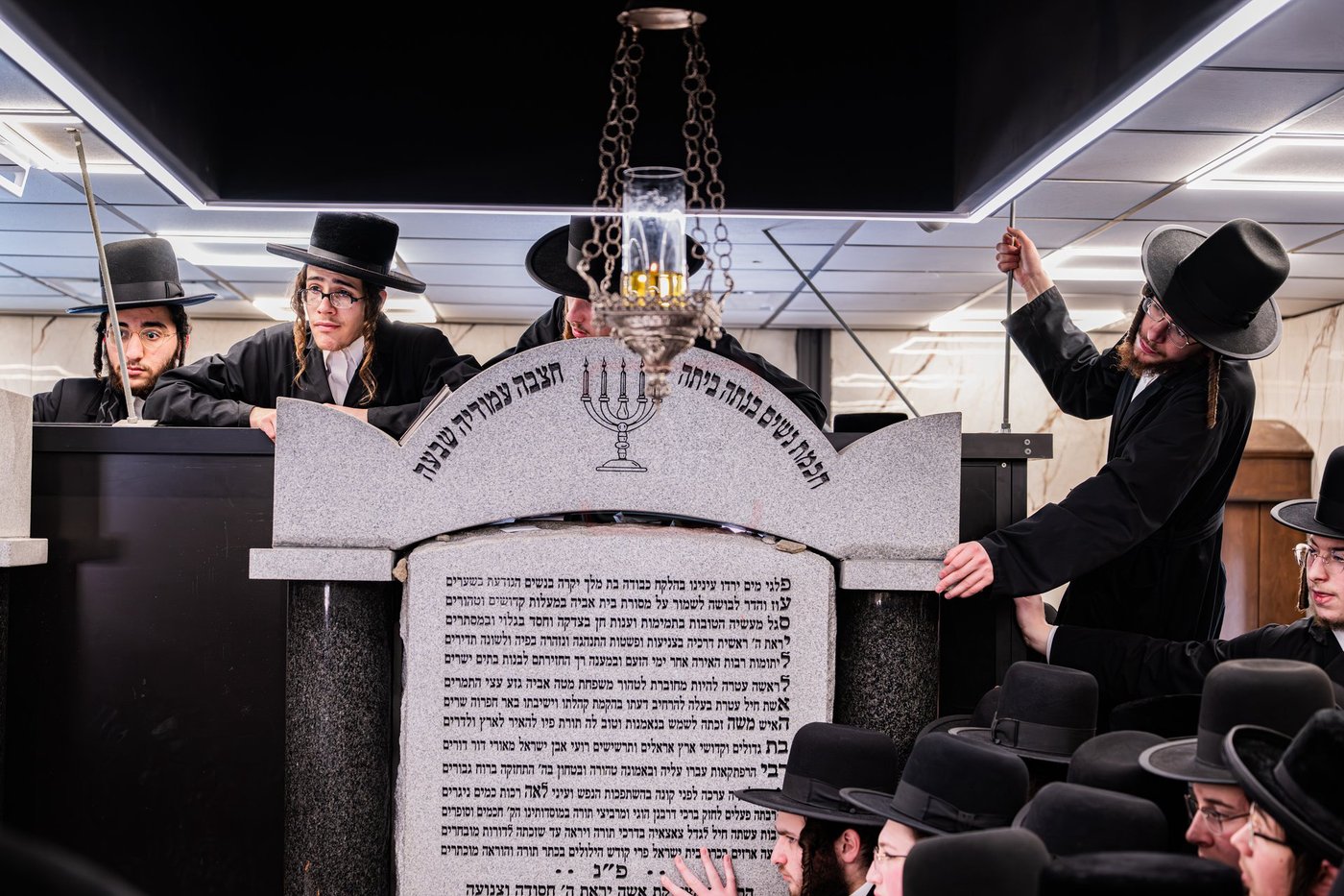 האדמו"ר מסאטמר בתפילה באוהל בית סאטמר