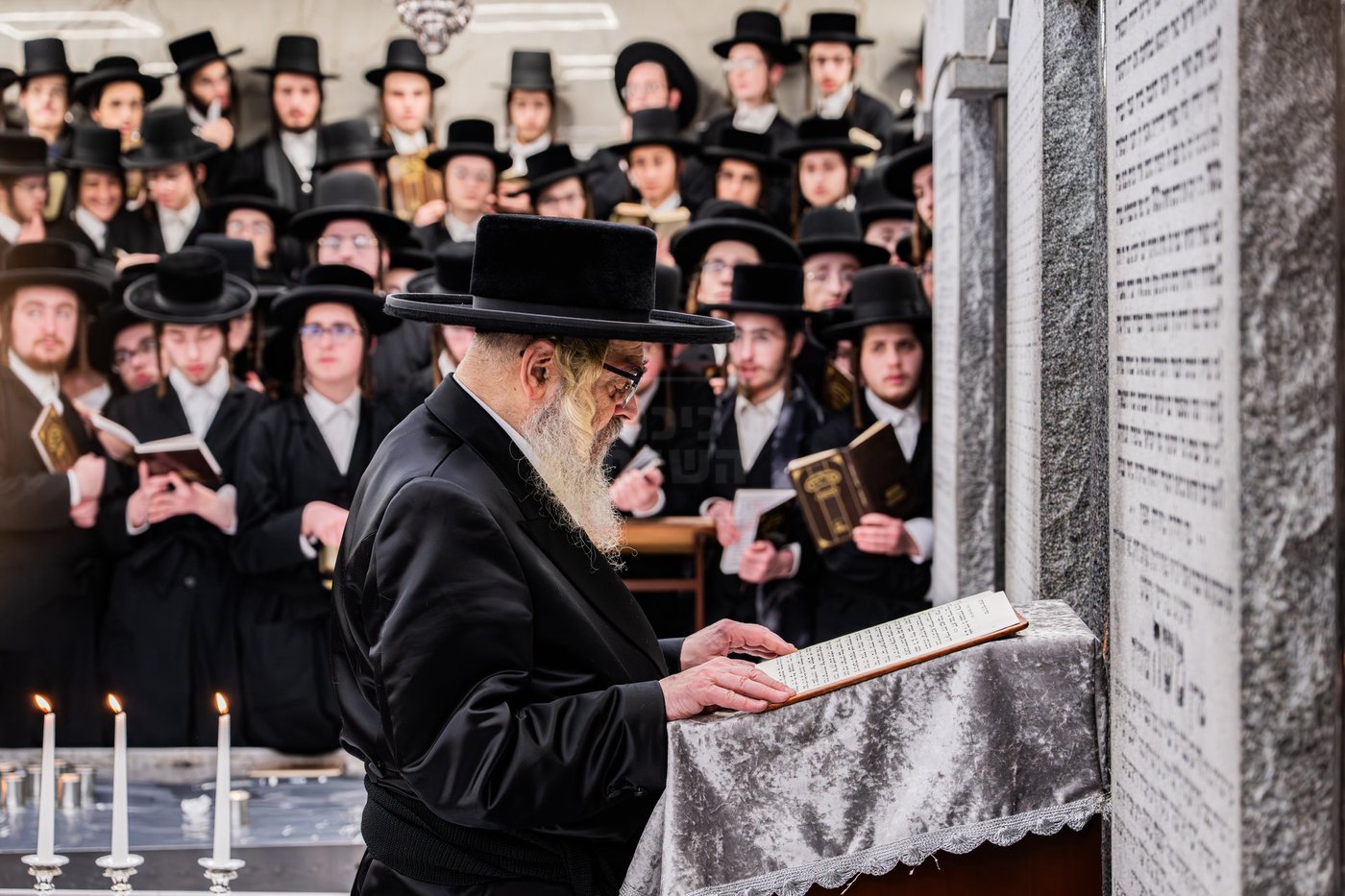 האדמו"ר מסאטמר בתפילה באוהל בית סאטמר