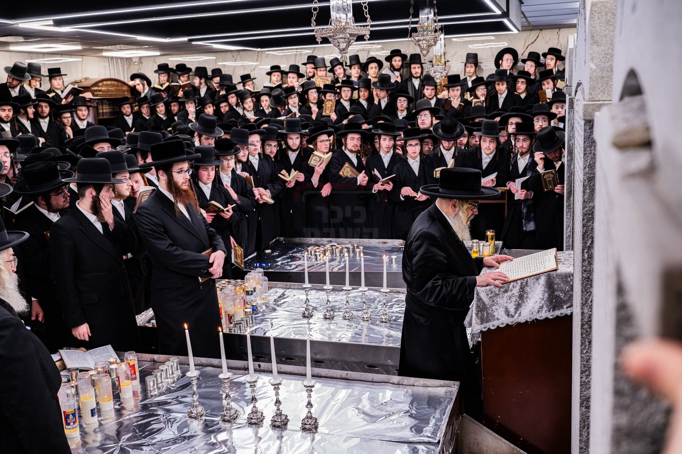 האדמו"ר מסאטמר בתפילה באוהל בית סאטמר