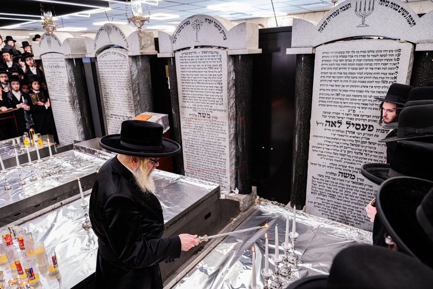 האדמו"ר מסאטמר בתפילה באוהל בית סאטמר