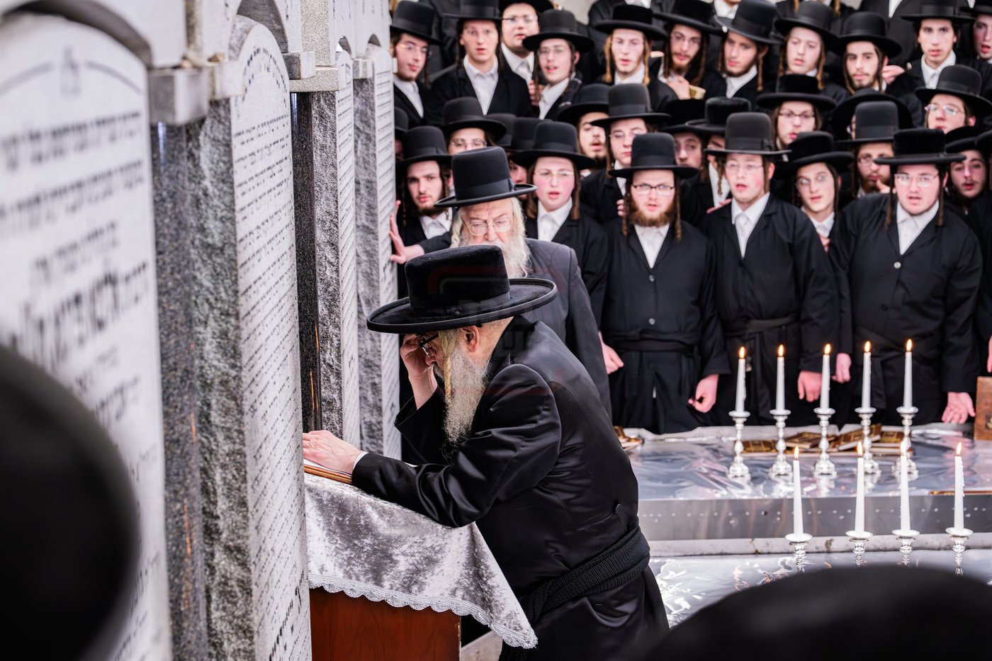 האדמו"ר מסאטמר בתפילה באוהל בית סאטמר