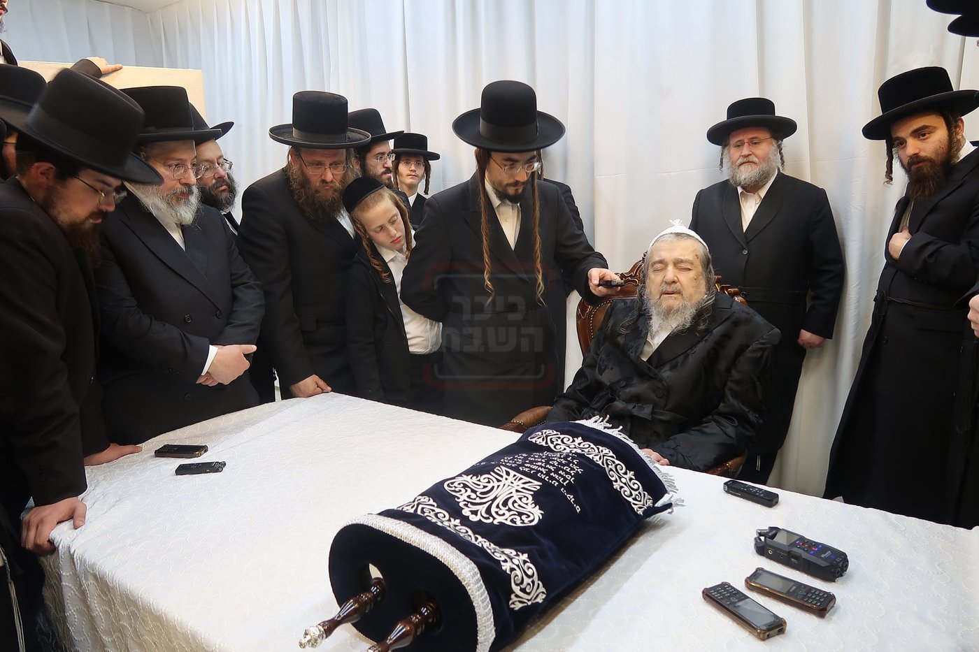 תלמידי ישיבת 'שער המלך' אצל הגרי"מ שכטר