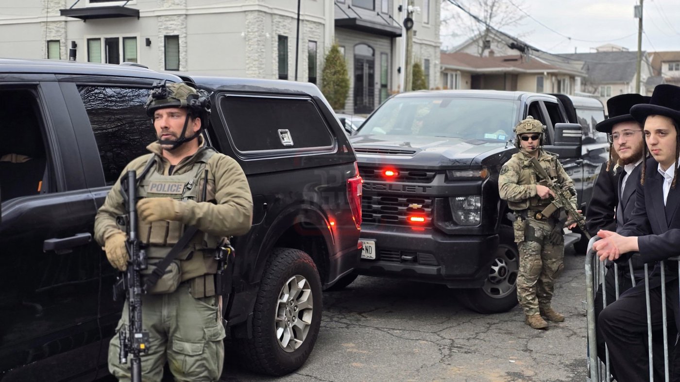 מייק ג'ונסון בביקור אצל האדמו"ר מסקווירא 